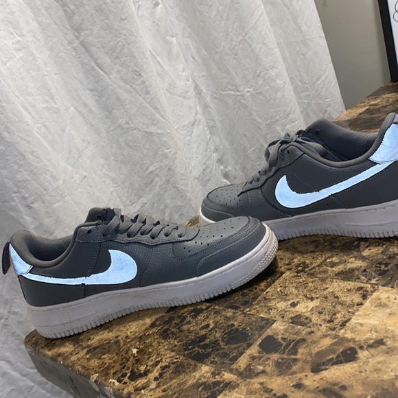 Nike Air Force 1 LV8 Utility Particle Grey Shoes CV3039-001, reflective shoosh. - Picture 3 of 4